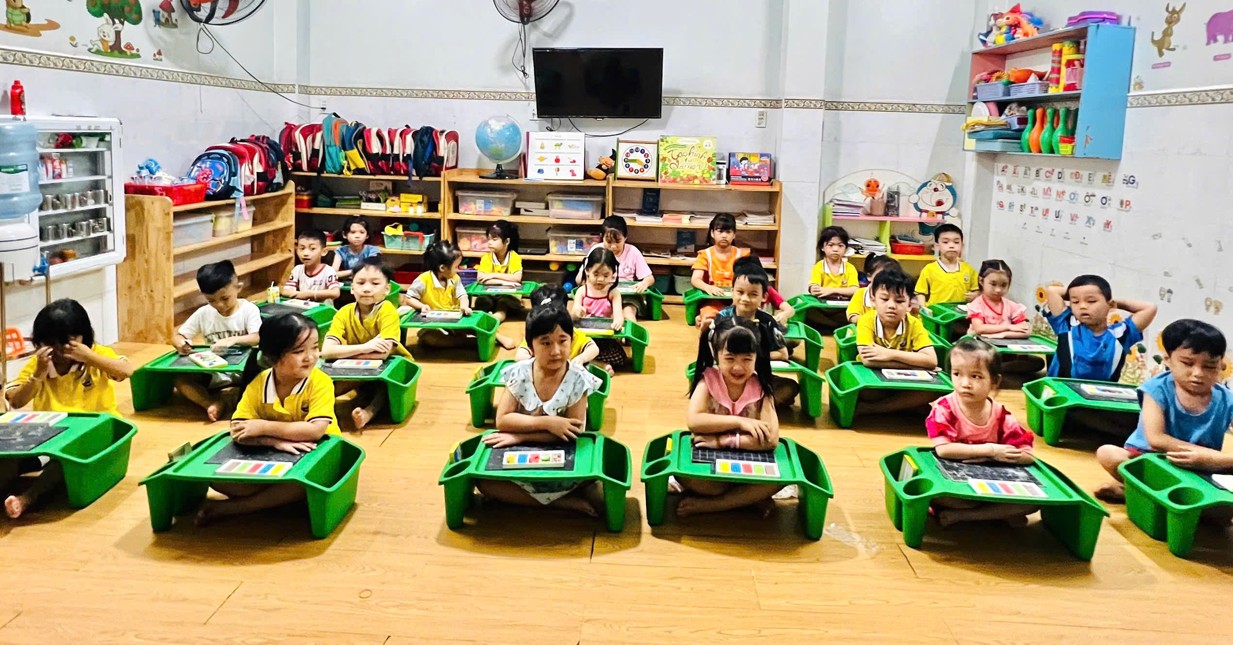 Tạo hình: Nặn cây nấm